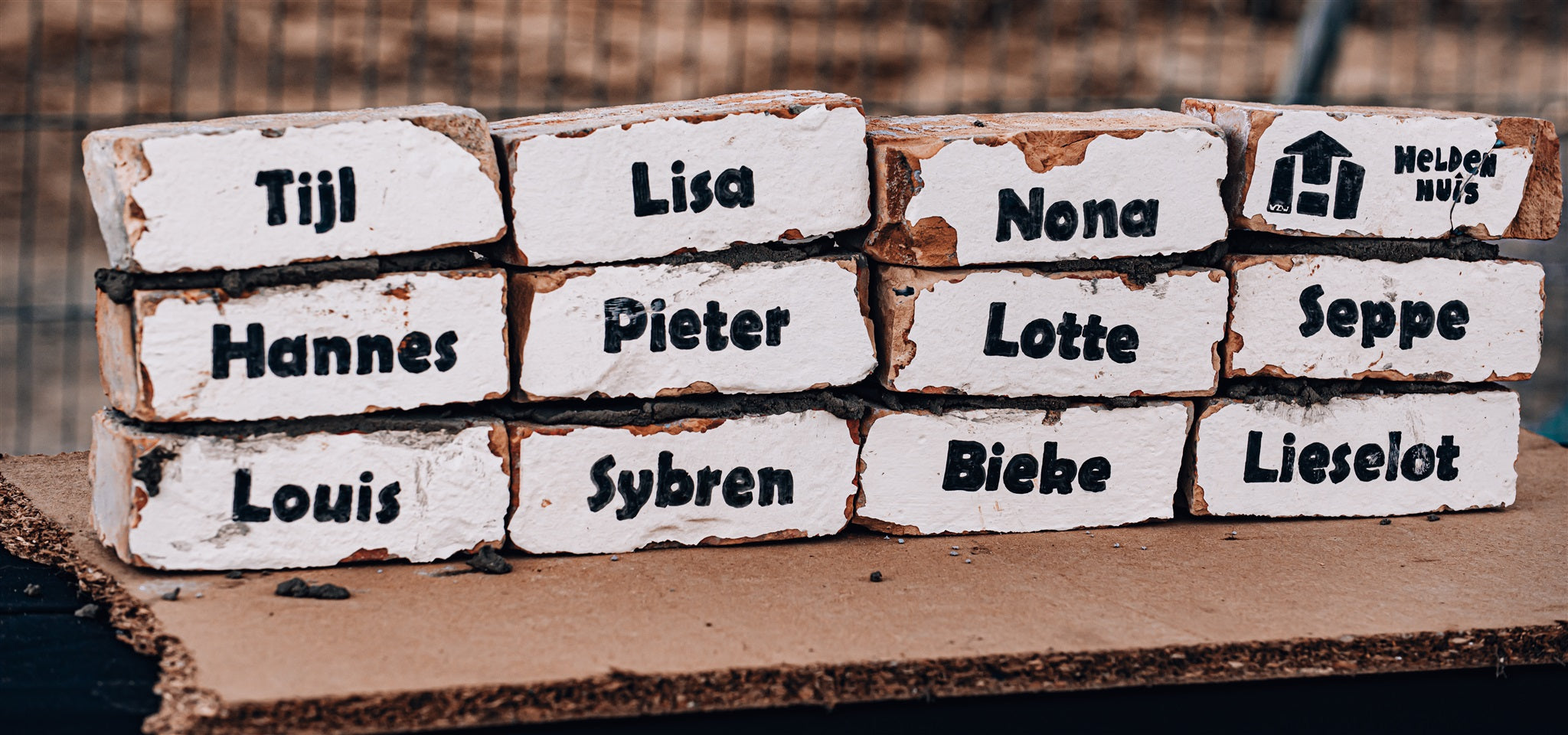 Eerste steenlegging Heldenhuis